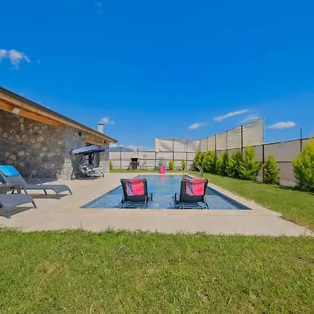 Taş Villa *